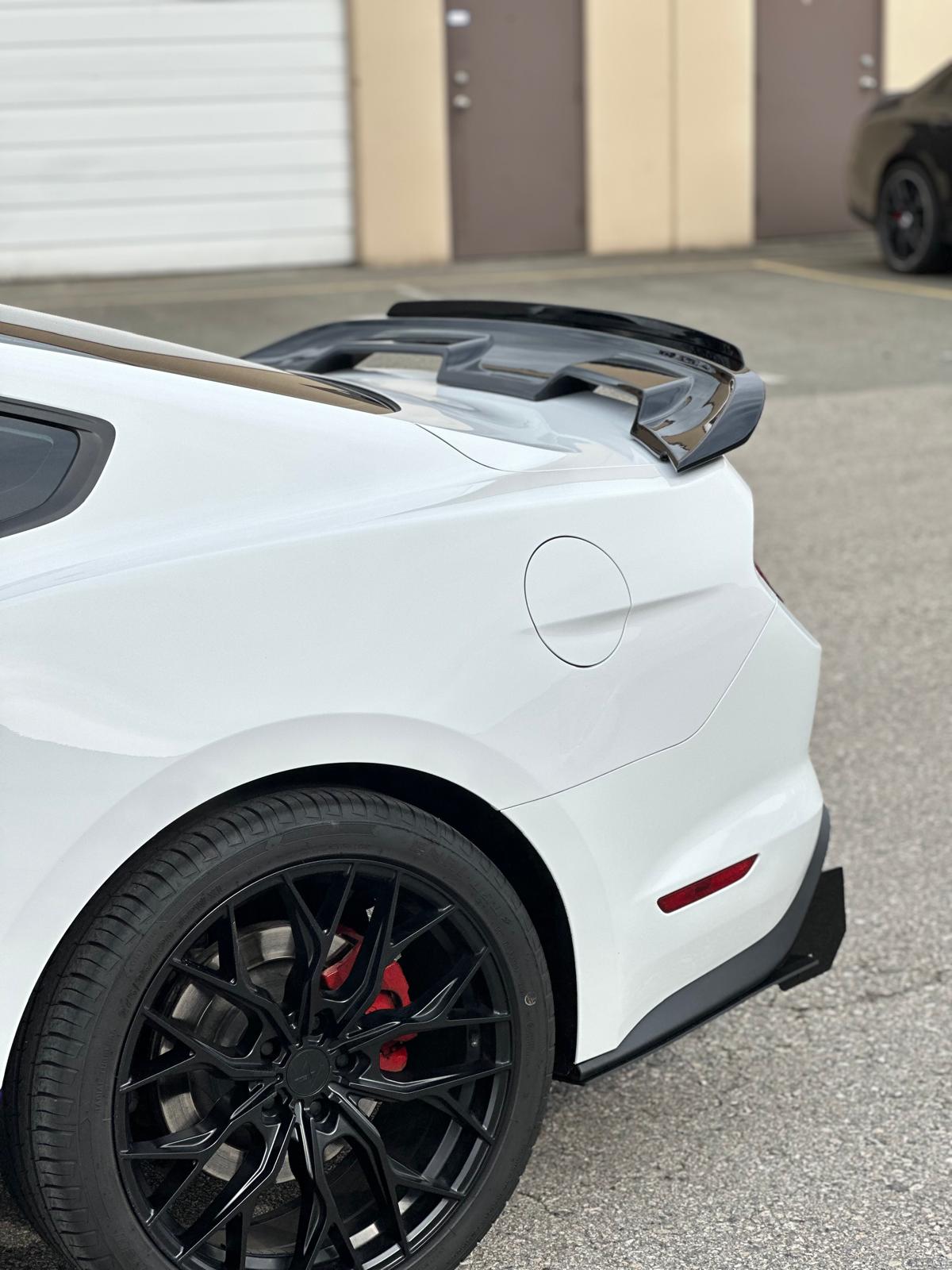 Ford Mustang GT500 Style Rear Spoiler with wicker bill - glossy Black [2015-2023]